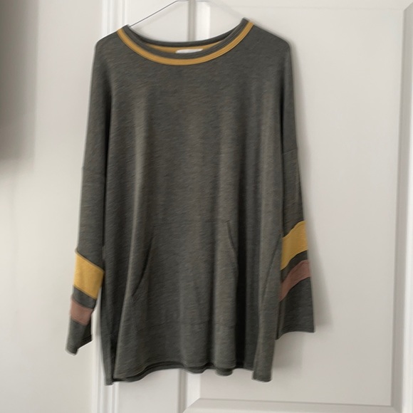 Boutique Sweater - Picture 1 of 1